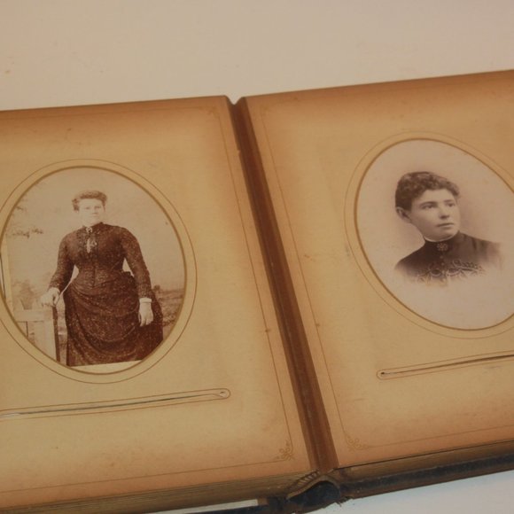 1800s Antique Victorian Velvet Photo Album 30 Cabinet Cards & 16 Photos - Picture 7 of 9